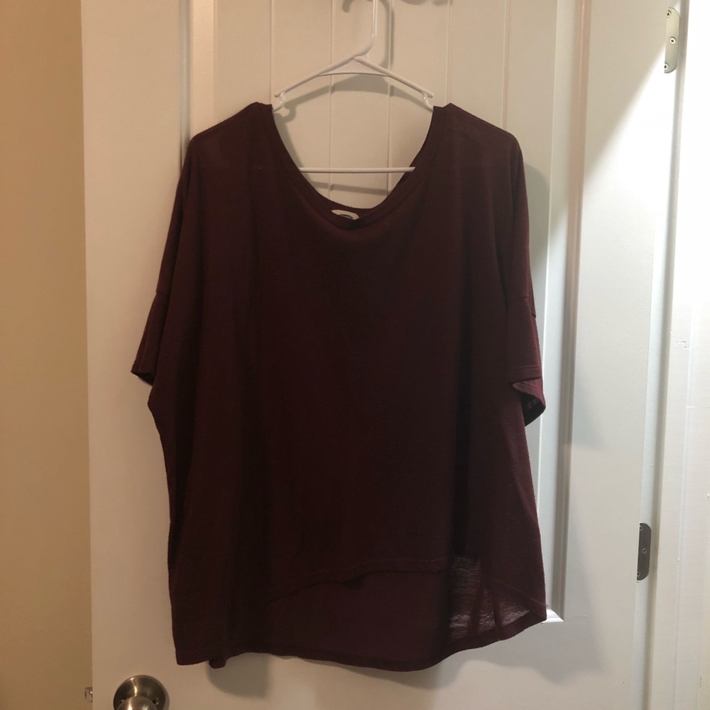 Old Navy maroon short sleeve top.